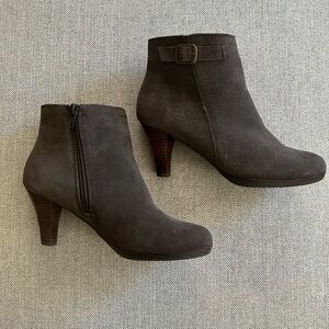 NWOT Side Zip Bootie